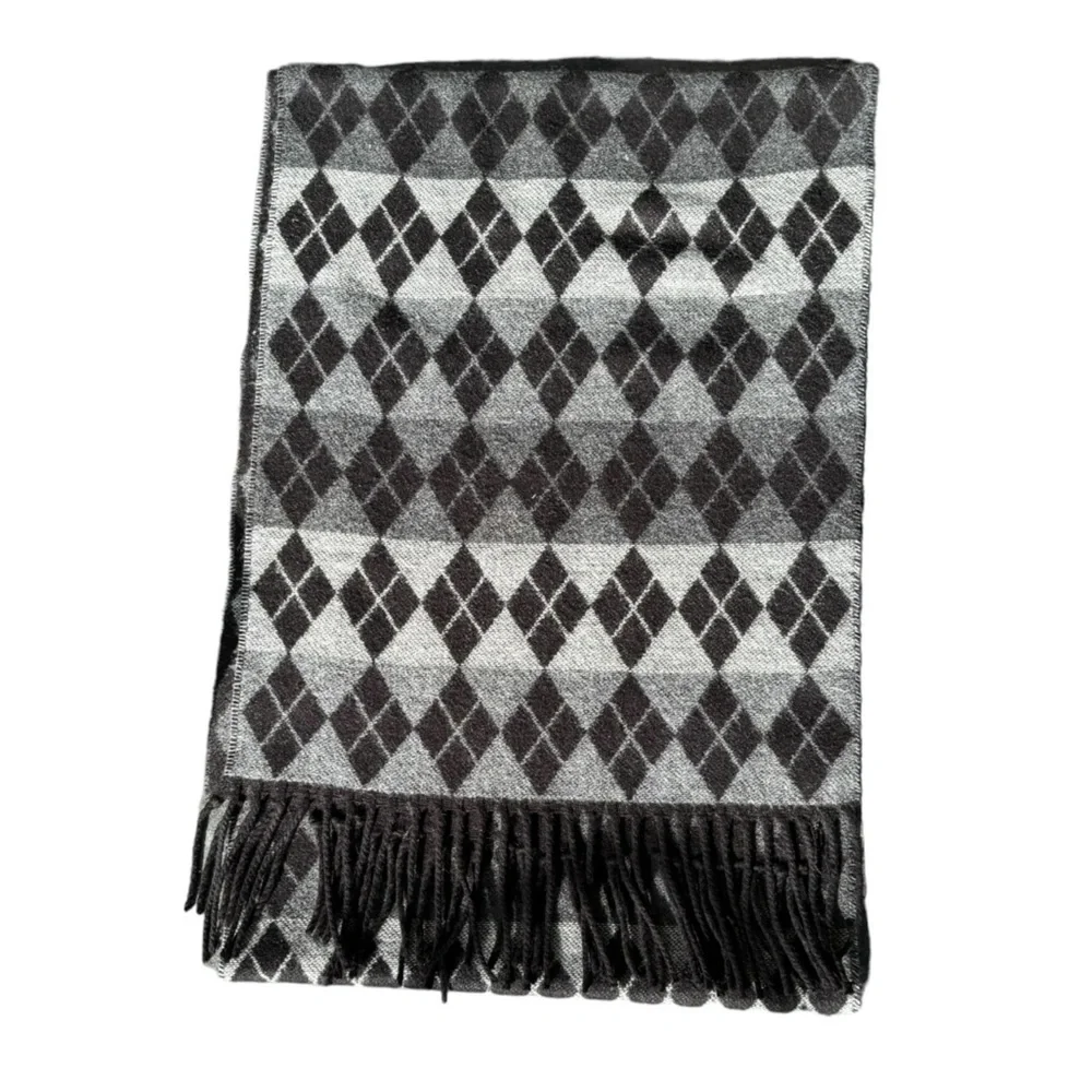 NEW Roundtree & Yorke Black and Gray Knit Argyle Scarf with Fringe Winter Scarf